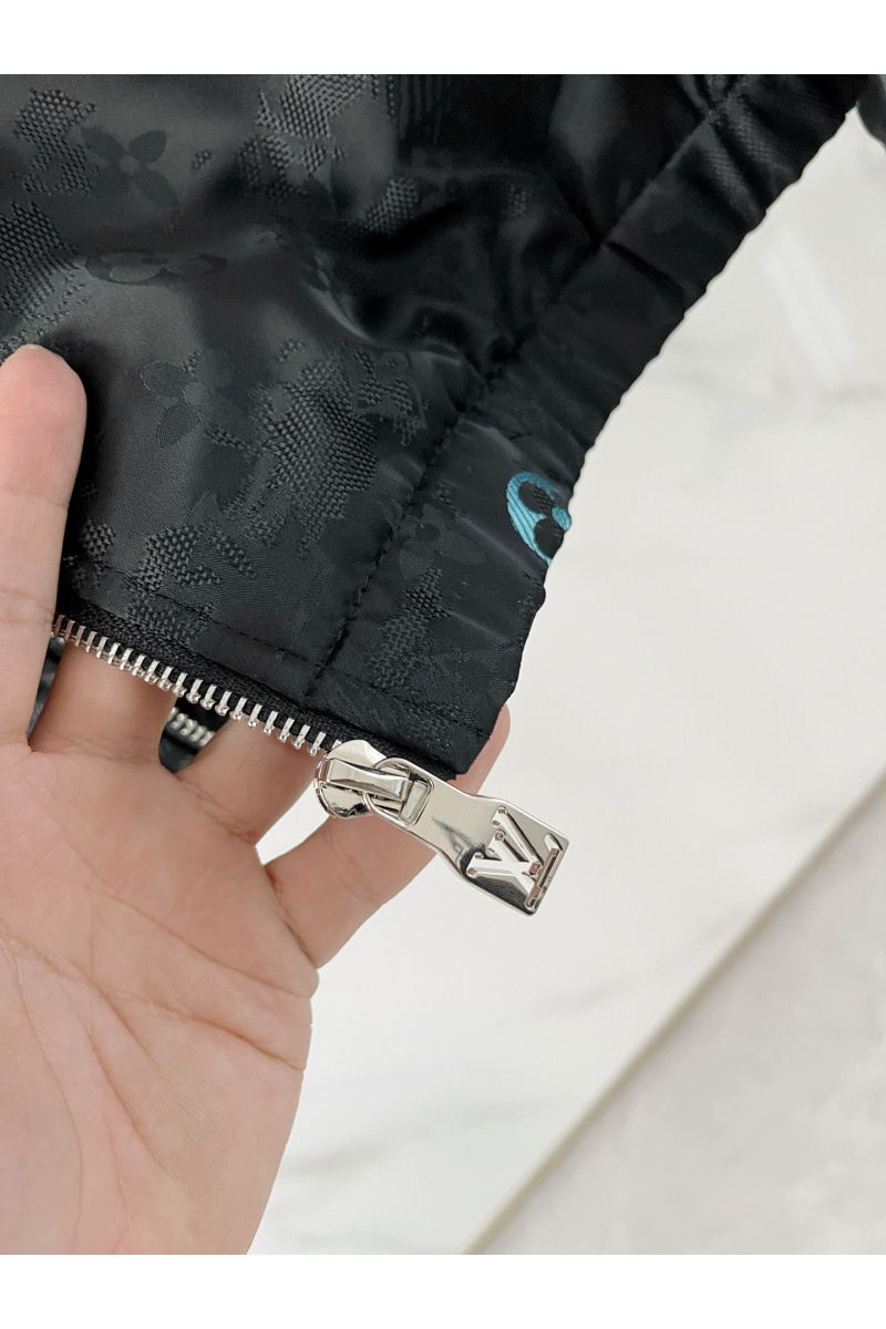Lоuis Vuittоn Ветровка чёрного цвета Monogram