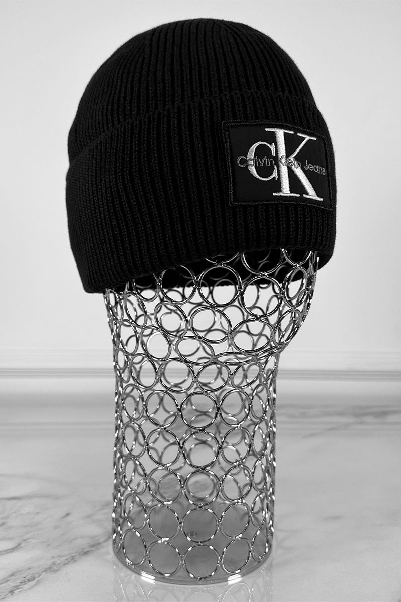 Calvin Klein Чёрная шапка monologo patch