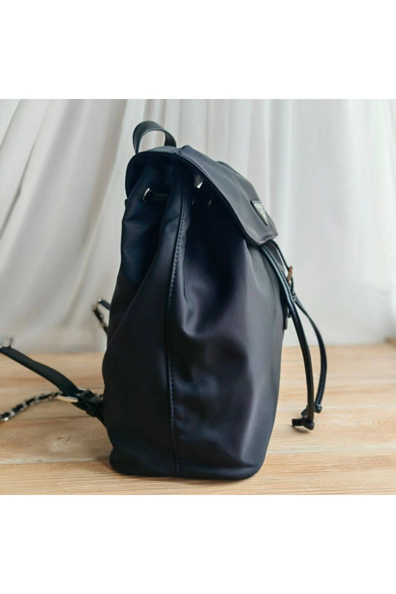 Prada Чёрный нейлоновый рюкзак 29x29 см