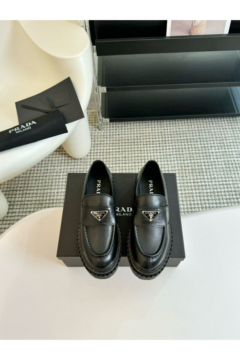 Prada Женские лоферы чёрного цвета Monolith premium