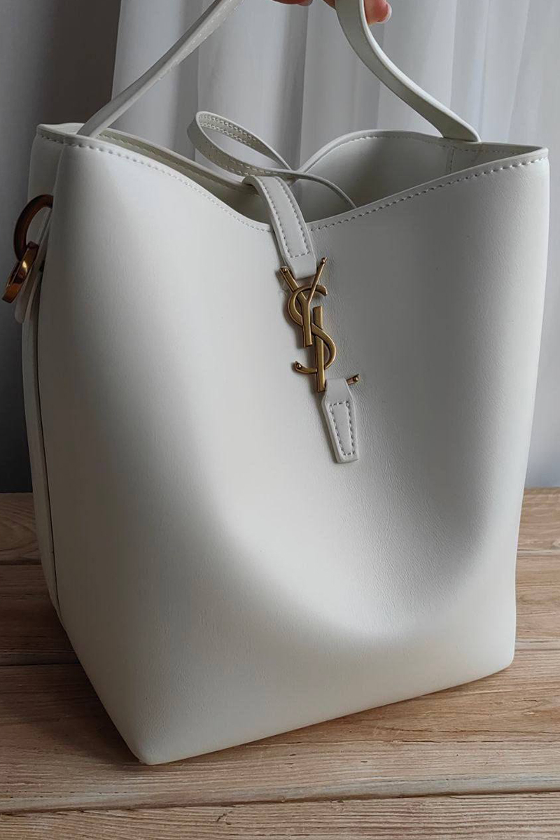 Yves Saint Laurent Кожаная белая сумка 27x30 см