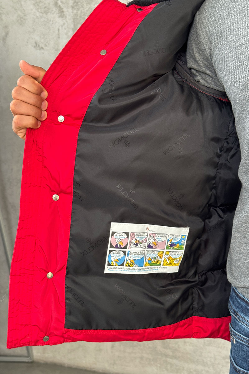Moncler Куртка красного цвета logo-patch
