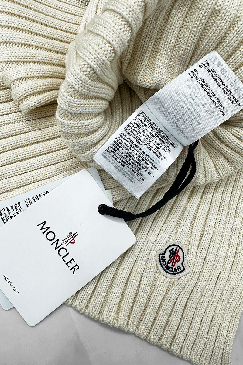 Moncler Комплект из шапки и шарфа светло-бежевого цвета logo-patch