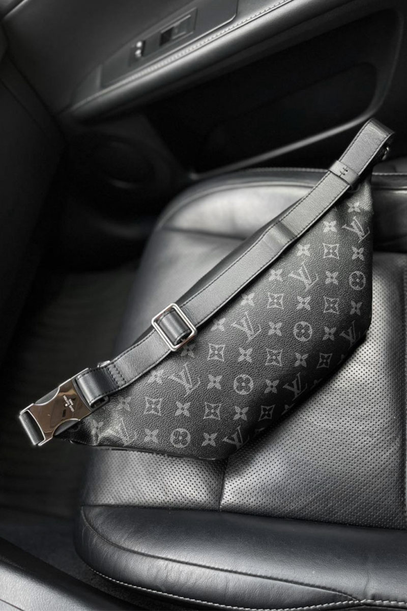 Lоuis Vuittоn Кожаная сумка на пояс Discovery Monogram Eclipse 37x17x10 см