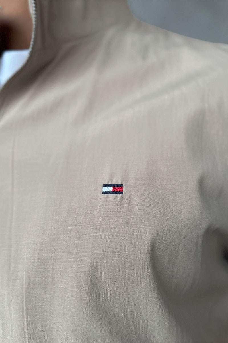 Tommy Hilfiger Ветровка светло-бежевого цвета logo-embroidered 
