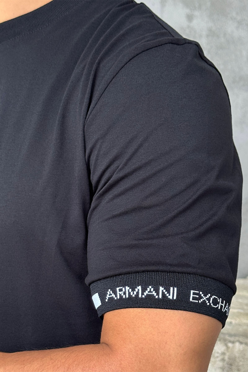 Emporio Armani EA7 Футболка чёрного цвета logo-tape