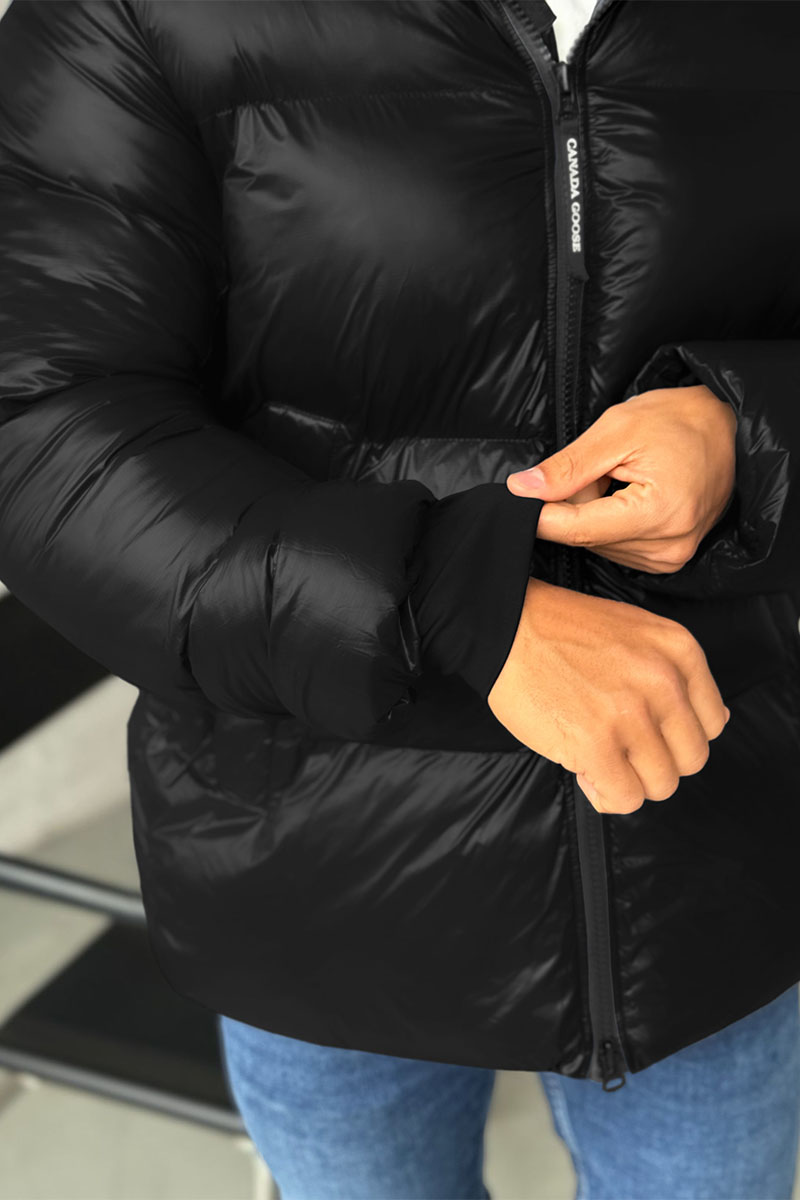 Canada Goose Мужской чёрный пуховик logo-patch