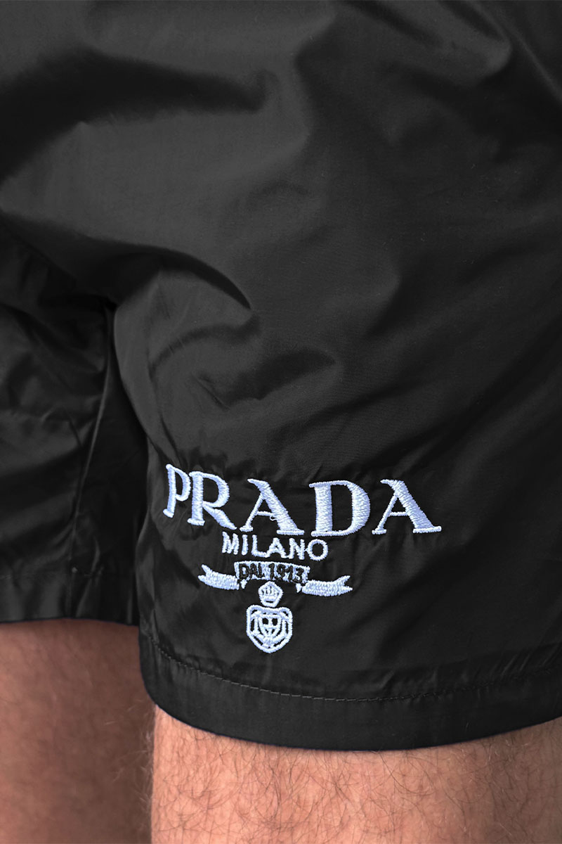 Prada Чёрные шорты logo-embroidered