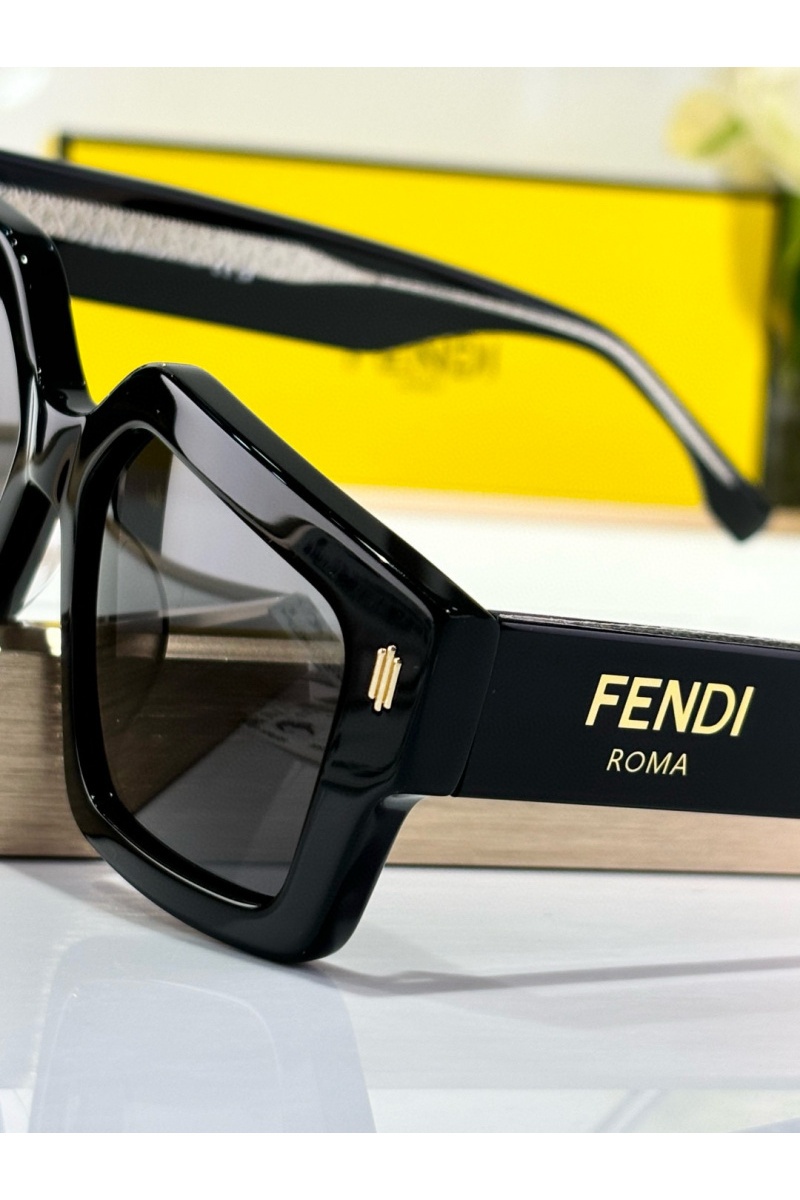 Fendi Солнцезащитные очки 