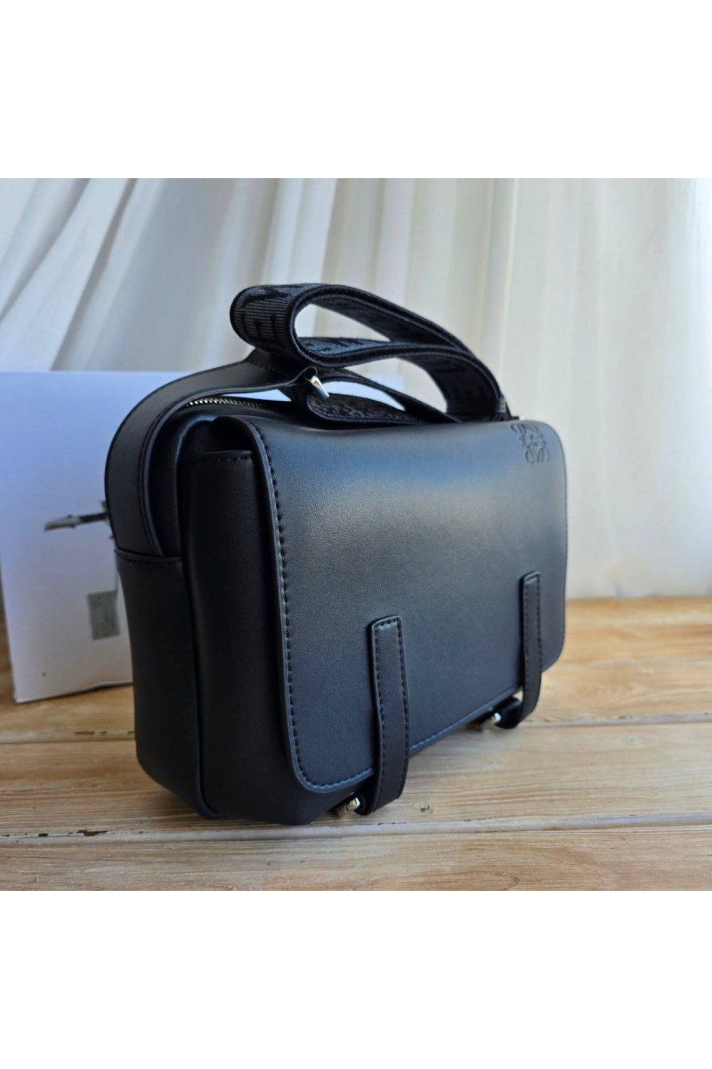 Loewe Кожаная сумка Military Messenger XS 24x20 см
