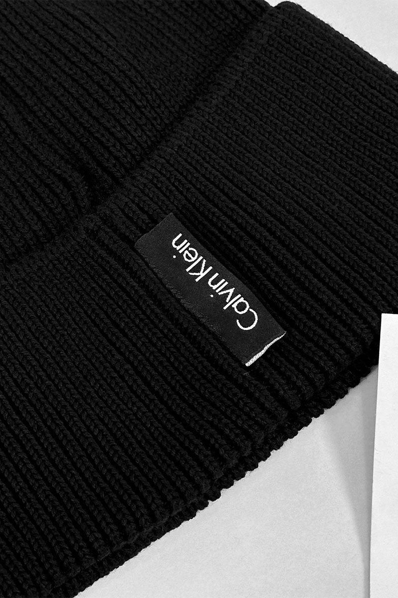 Calvin Klein Чёрная шапка monologo patch
