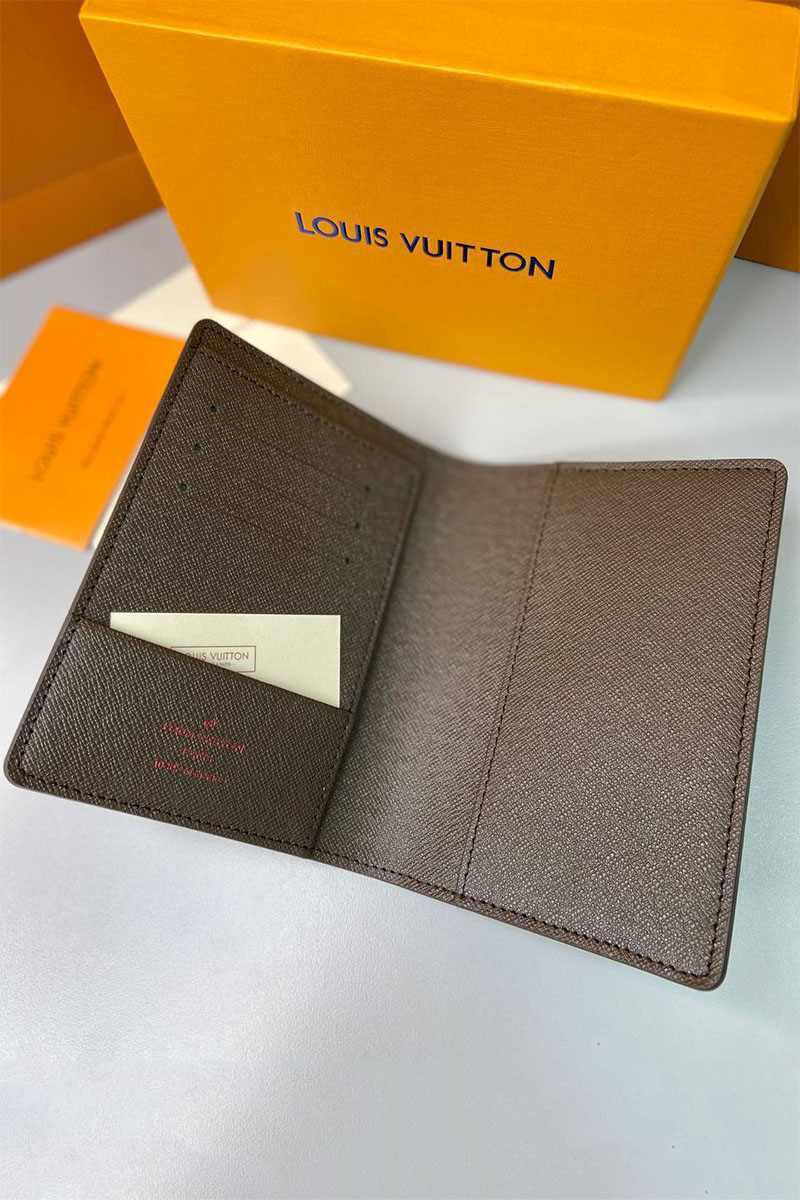 Lоuis Vuittоn Кожаная обложка для паспорта Damier Ebene 10x14 см