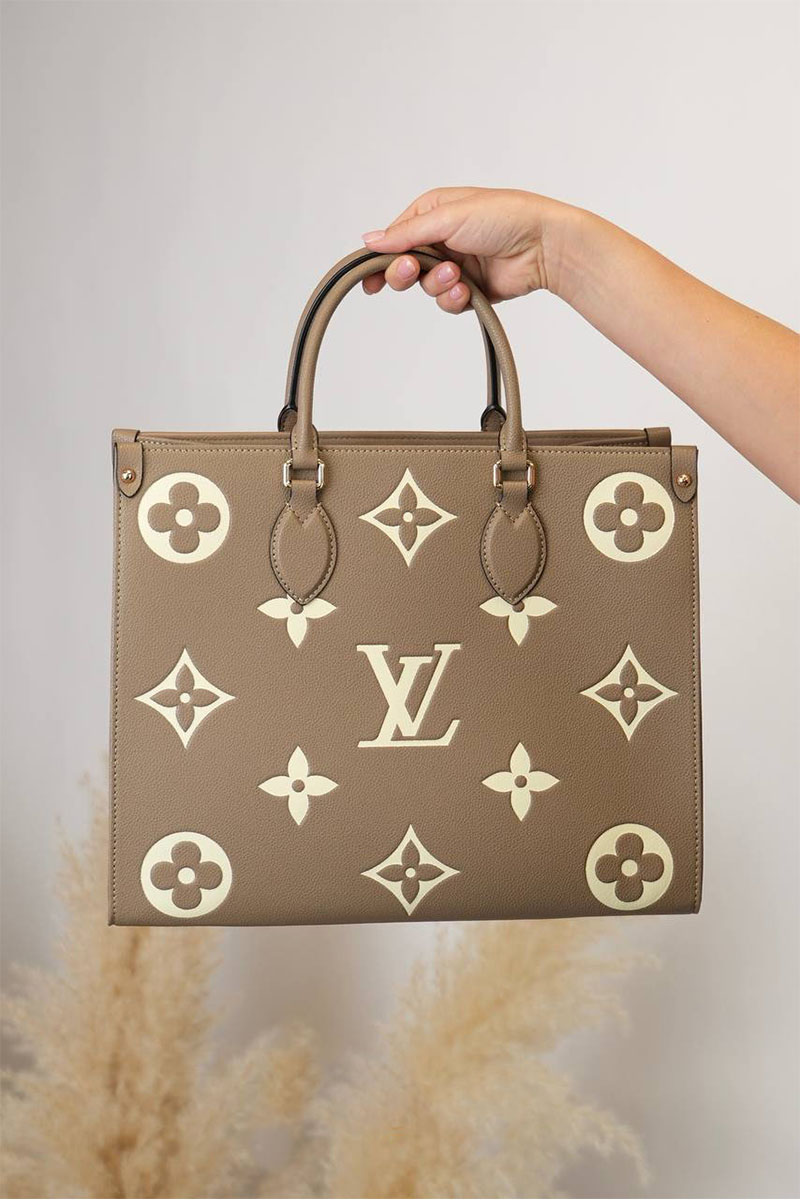 Lоuis Vuittоn Кожаная сумка Onthego GM 40x32 см - Beige