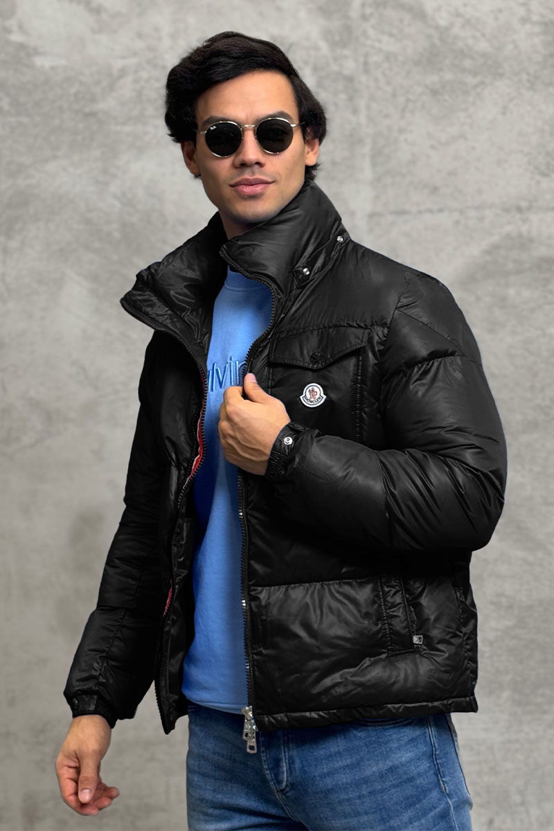 Moncler Пуховик чёрного цвета Montbeliard