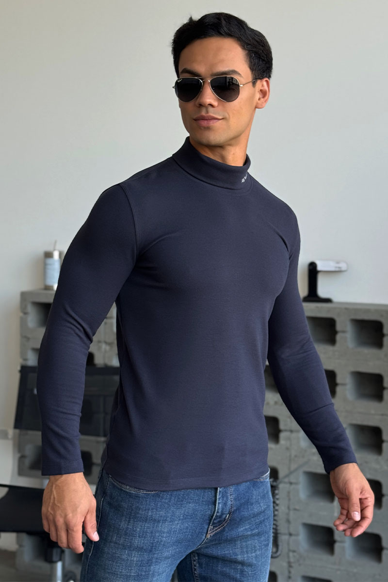 Moncler Утеплённая водолазка тёмно-синего цвета 