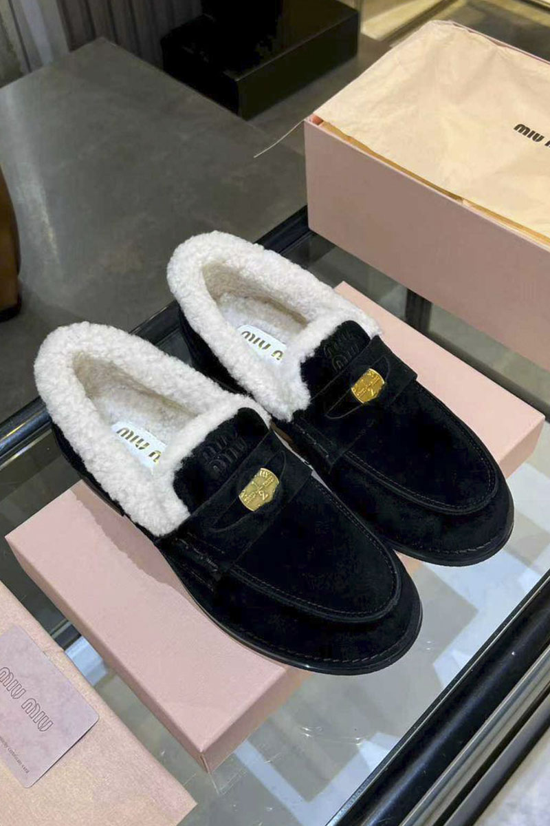 MIU MIU Женские лоферы с мехом premium  - Black