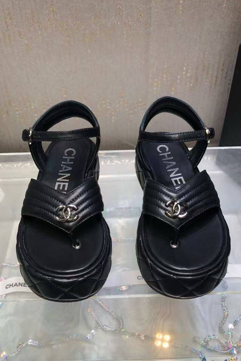 Chаnеl Женские кожаные сандалии чёрного цвета 