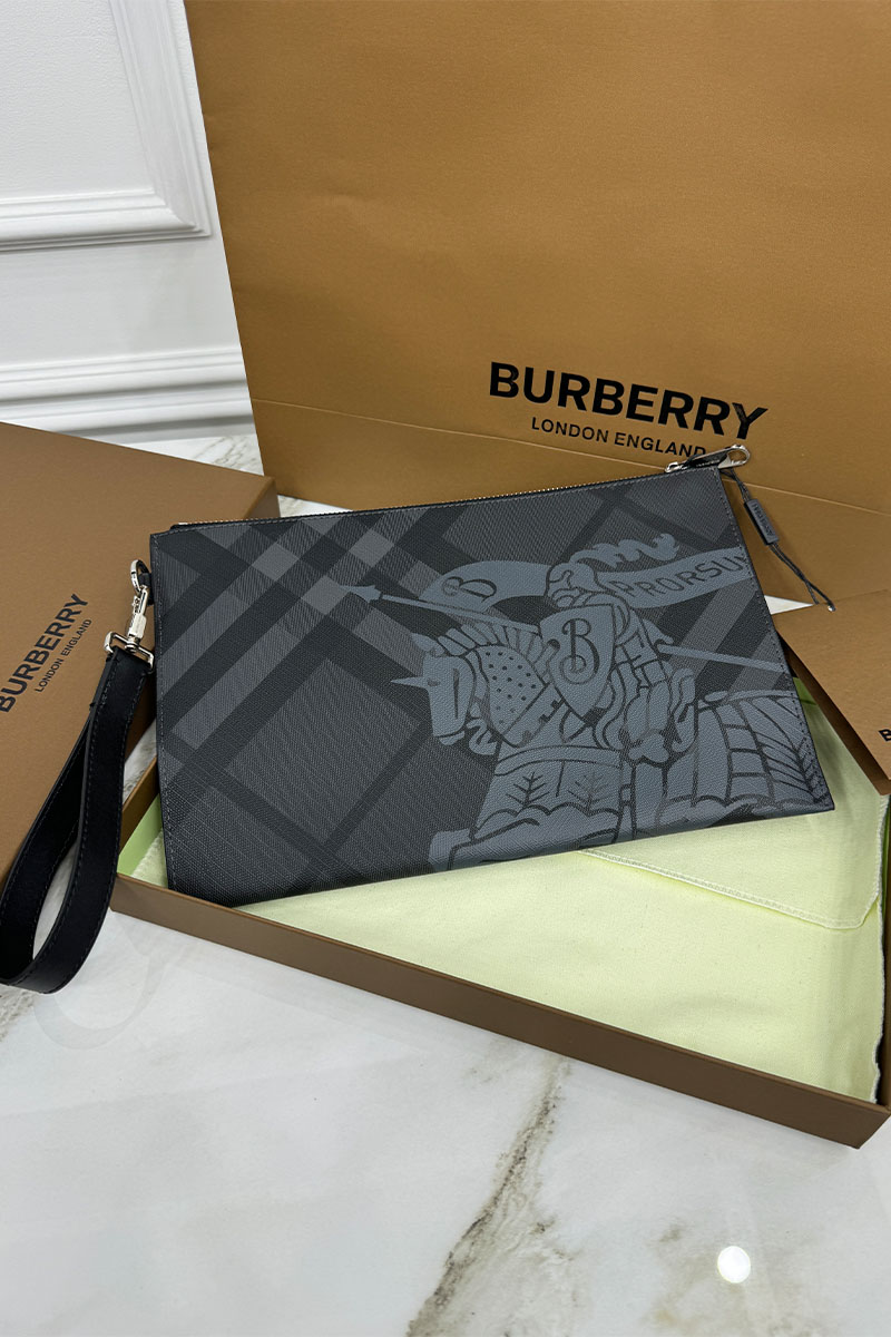Burberry Чёрный клатч Premium 30x20x1.5 см