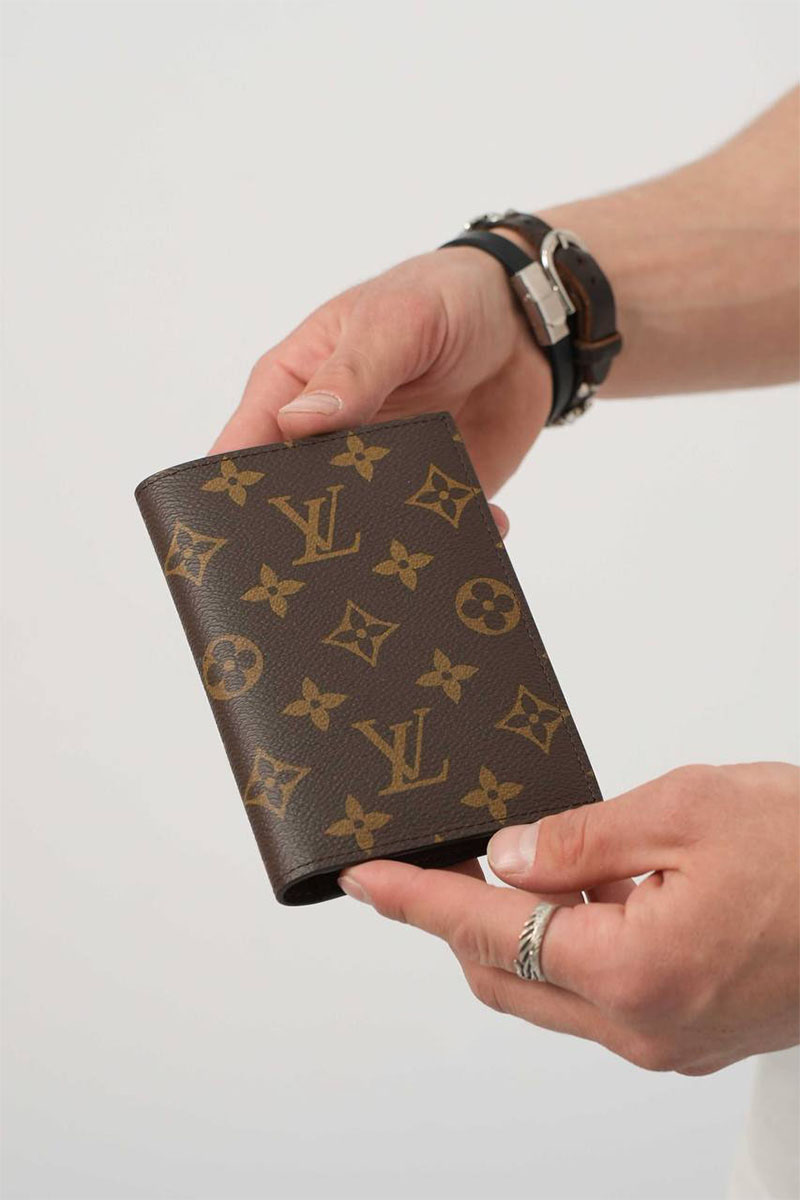 Lоuis Vuittоn Кожаная обложка на паспорт Monogram 10х14 см
