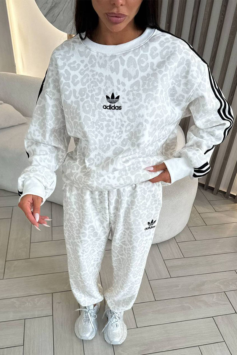 Adidas Женский костюм белого цвета