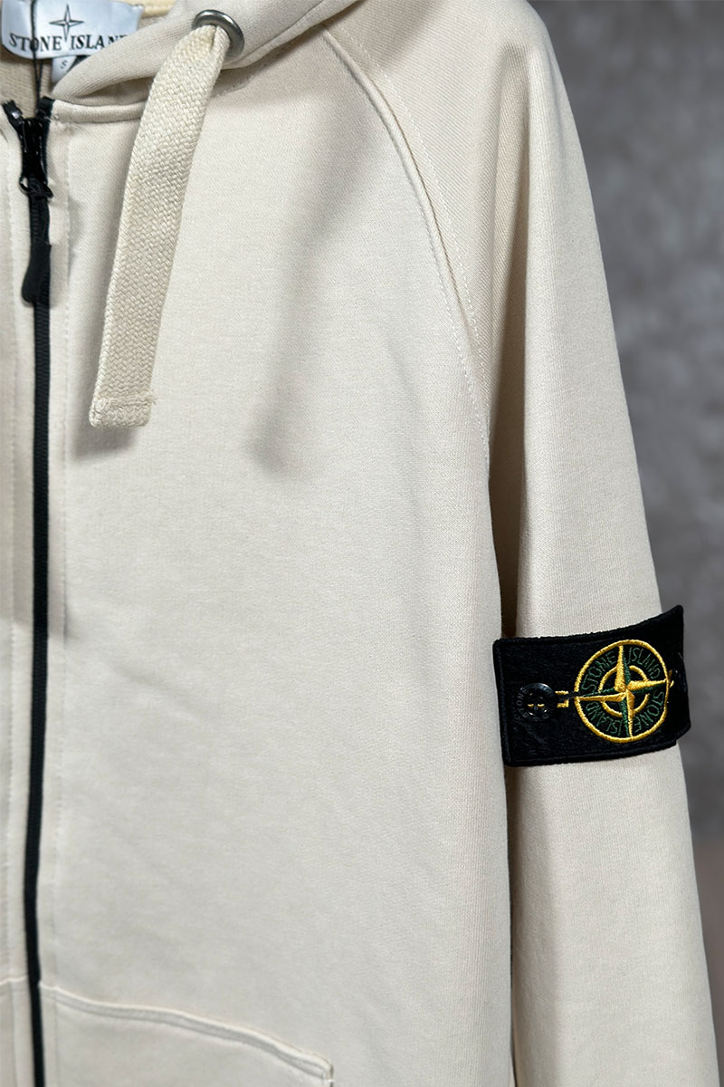Stone Island Бежевая кофта на молнии compass-patch