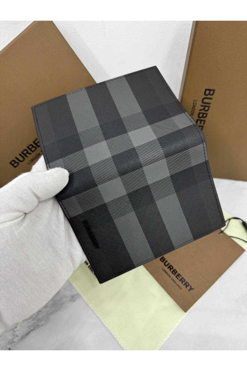 Burberry Кожаная обложка для паспорта Check Premium 14x10x2 см