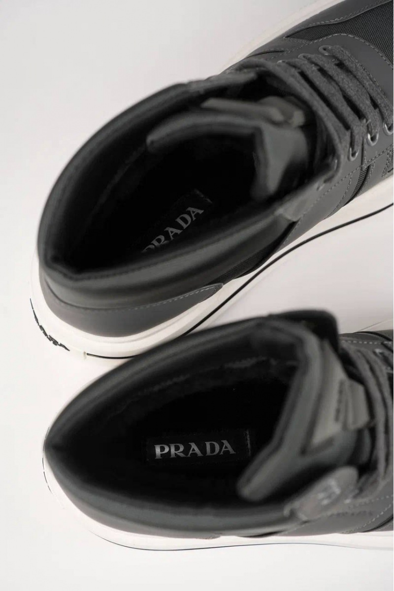Prada Комбинированные кроссовки с мехом Prada