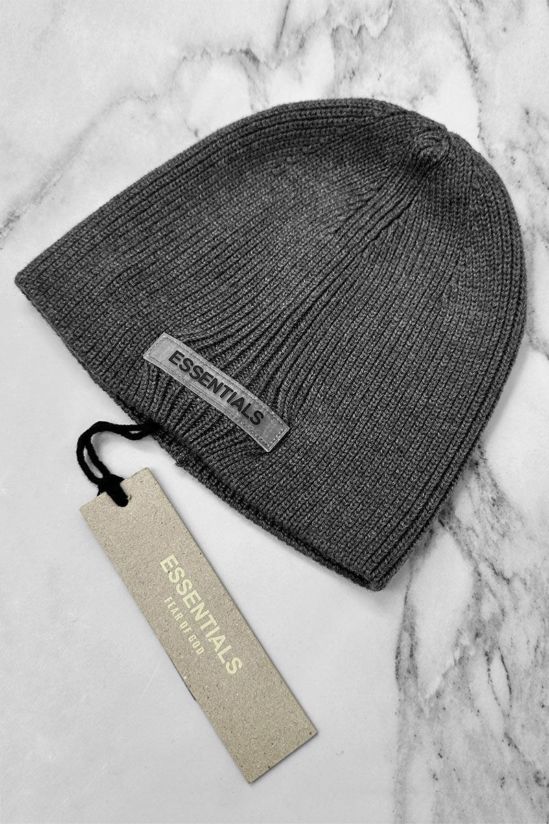 Designer Clothing Серая шапка Fear Of God Essentials logo-patch