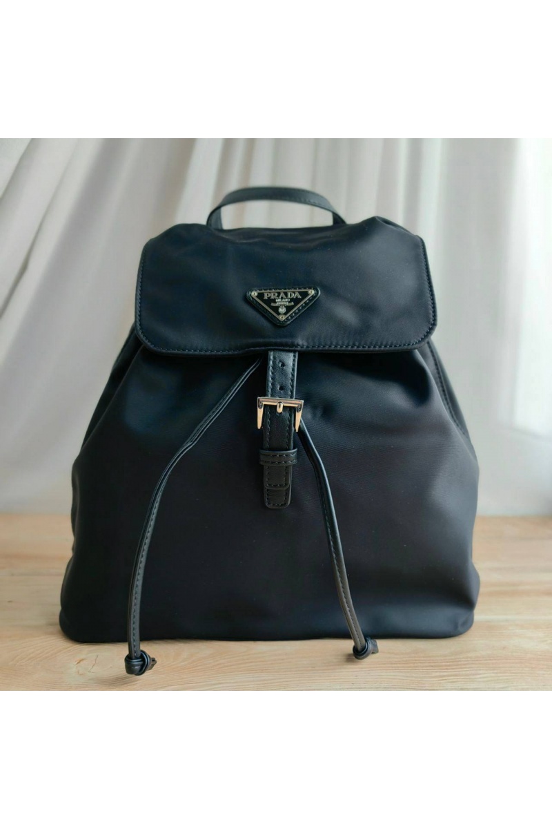 Prada Чёрный нейлоновый рюкзак 29x29 см
