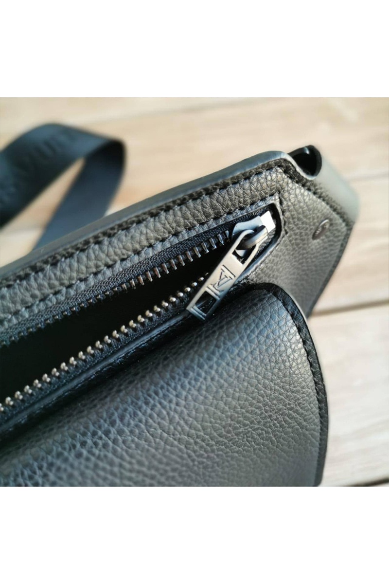 Lоuis Vuittоn Кожаная сумка на пояс Aerogram 27x17 см