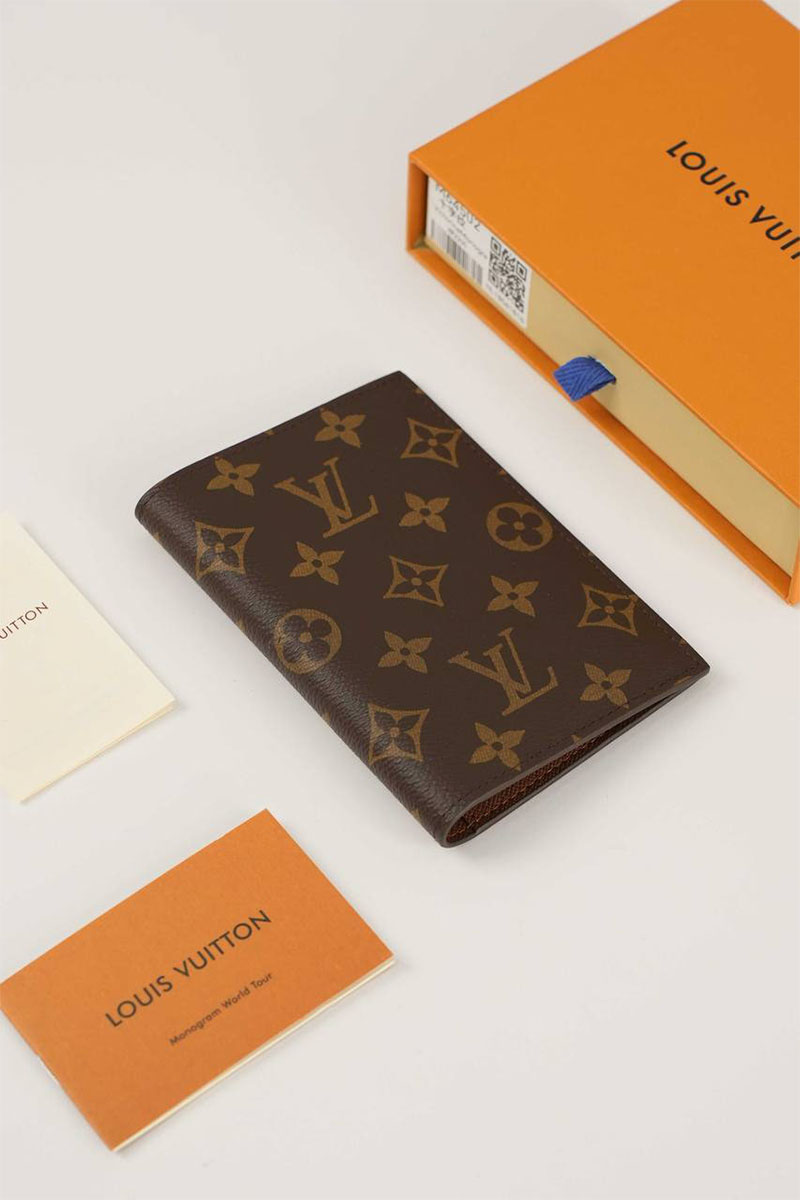 Lоuis Vuittоn Кожаная обложка на паспорт Monogram 10х14 см