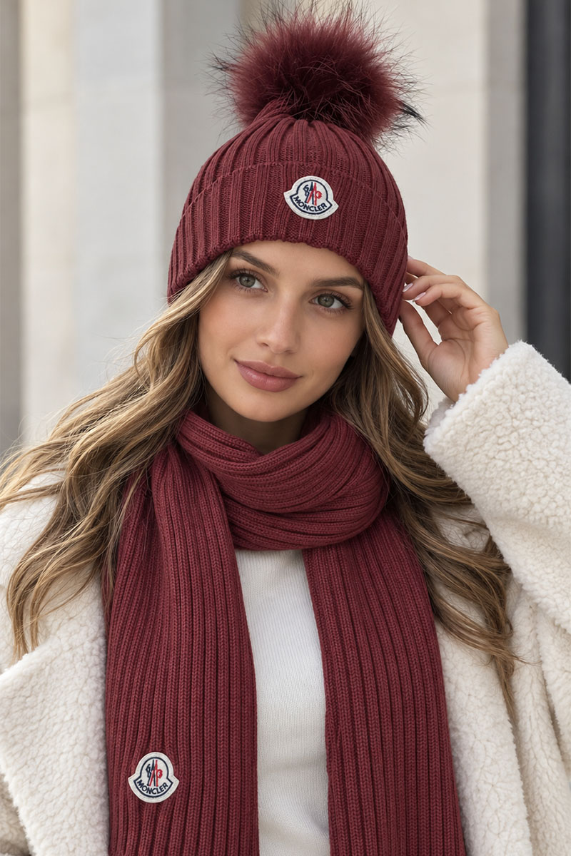 Moncler Комплект из шапки и шарфа бордового цвета logo-patch