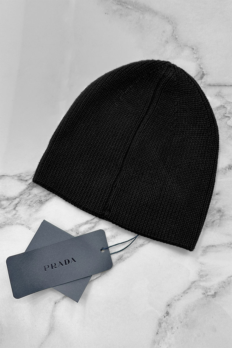 Prada Мужская шапка чёрного цвета