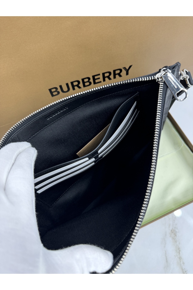 Burberry Чёрный клатч Premium 30x20x1.5 см