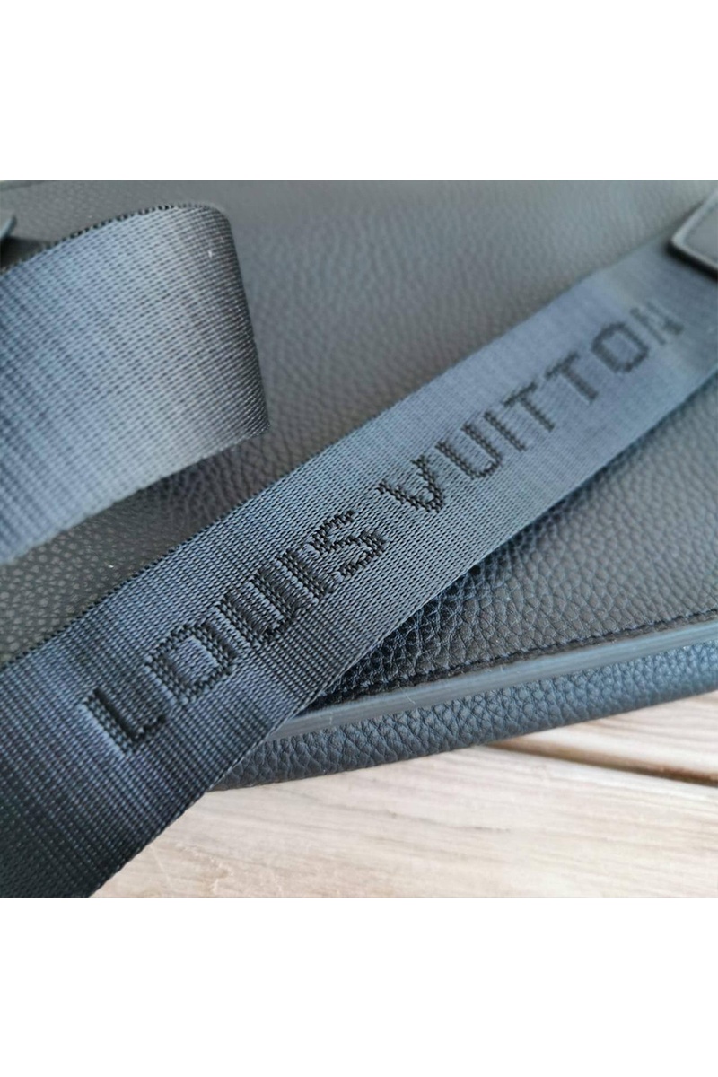 Lоuis Vuittоn Кожаная сумка на пояс Aerogram 27x17 см