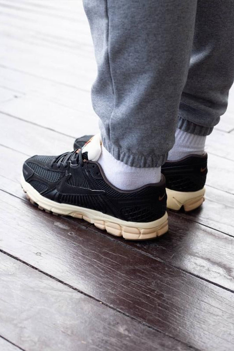 Nike Кроссовки Zoom Vomero 5 