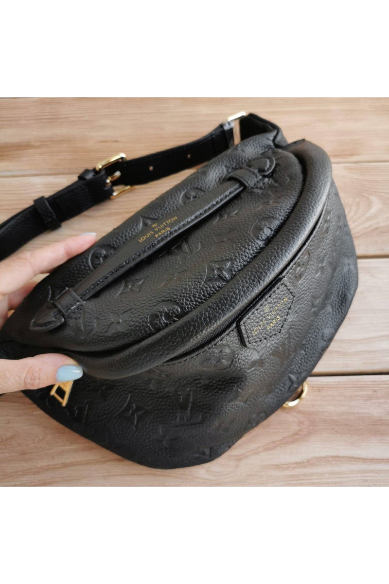 Lоuis Vuittоn Кожаная сумка на пояс Monogram All-over 28x14 см