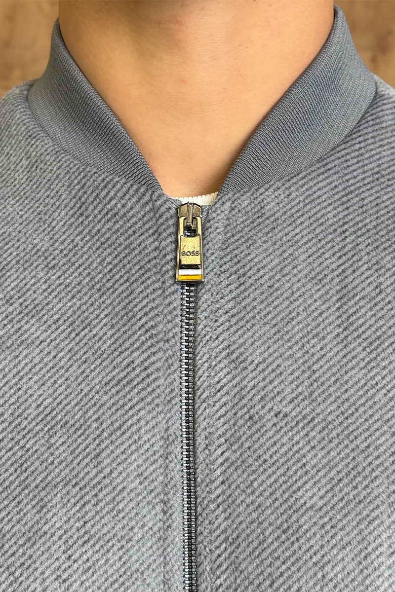 Hugо Воss Мужской бомбер серого цвета