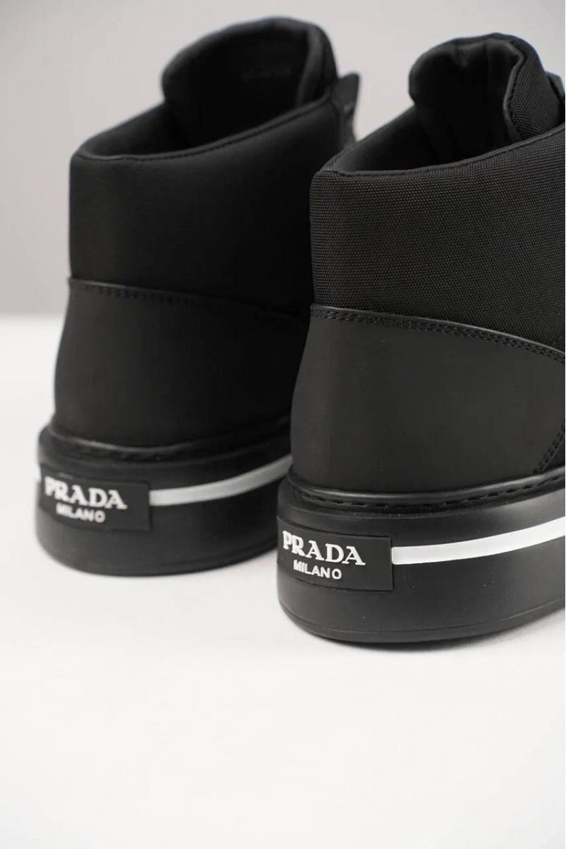 Prada Комбинированные кроссовки с мехом 