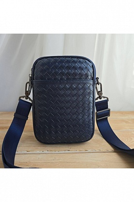 Кожаная сумка Intrecciato crossbody 20x14 - Navy