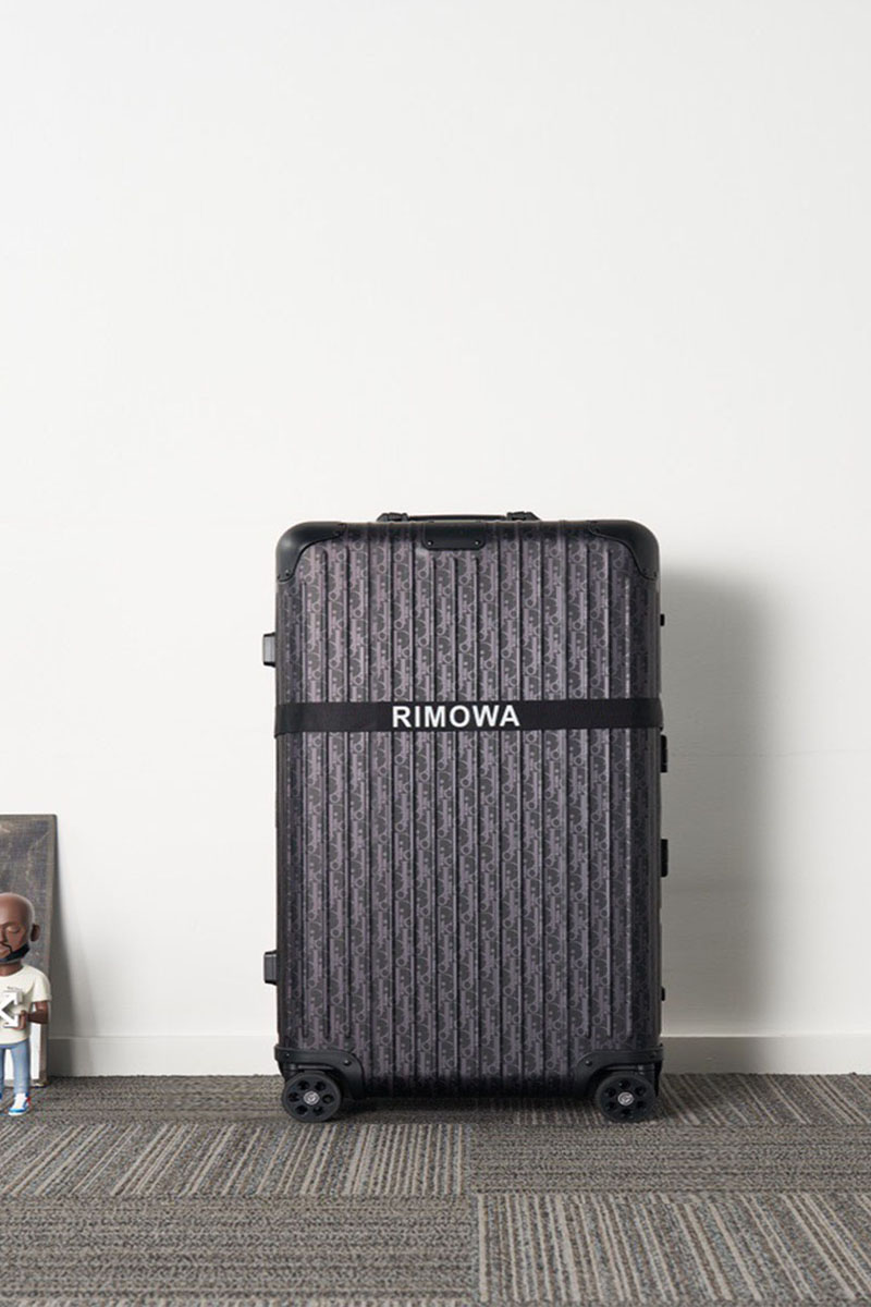 Rimowa Чемодан Aluminum M Premium 67x42x27 см