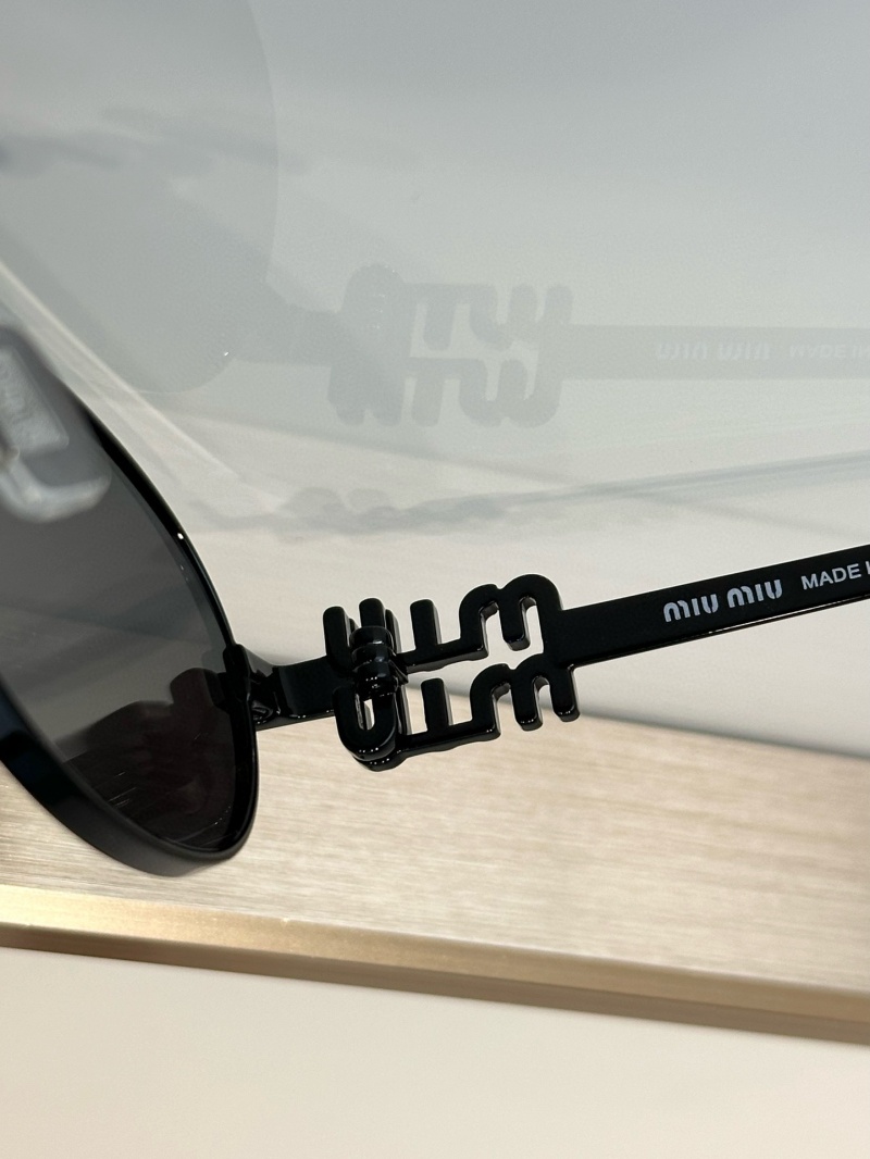 MIU MIU Женские солнцезащитные очки Oval