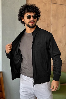 Мужской чёрный бомбер