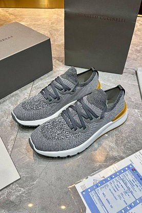 Текстильные кроссовки серого цвета