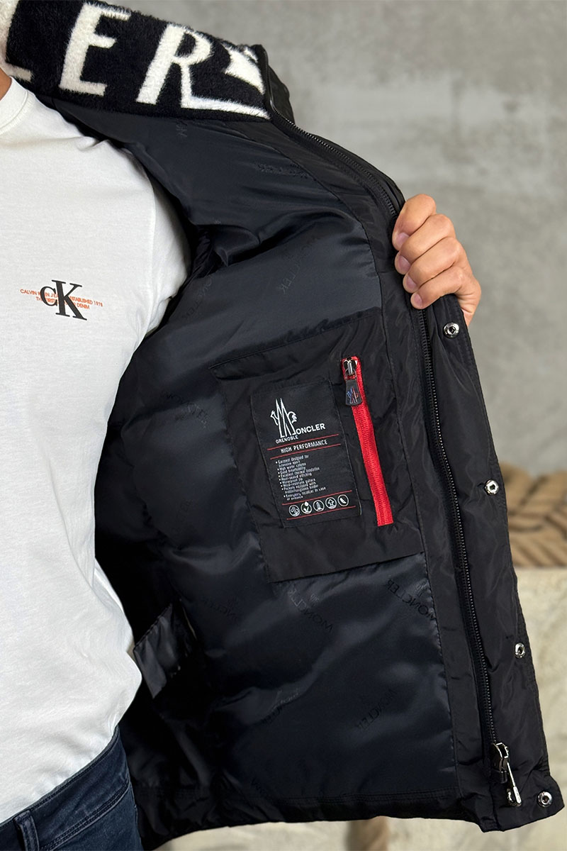 Moncler Куртка чёрного цвета logo-patch