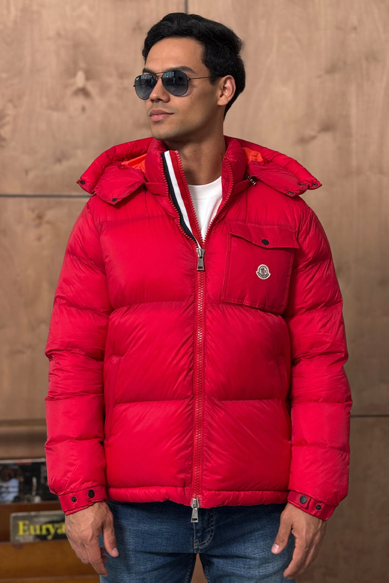 Moncler Мужская куртка красного цвета