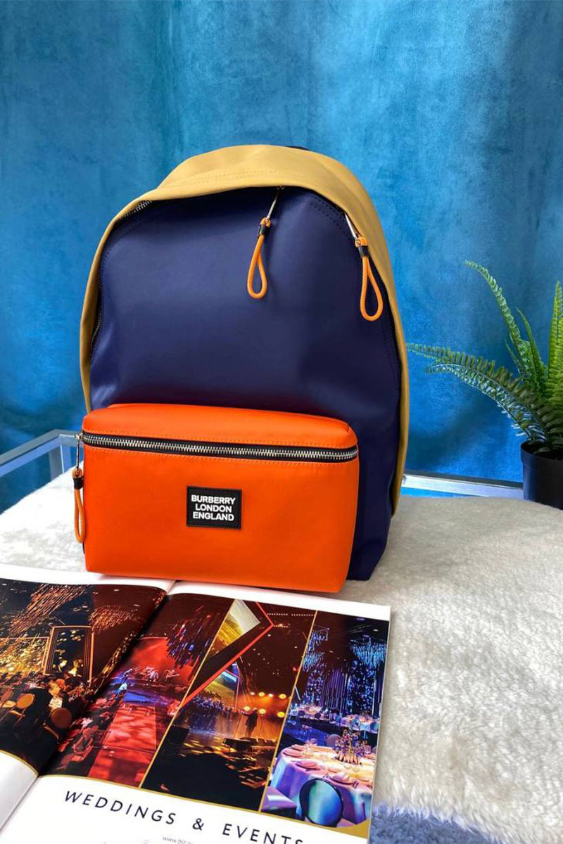 Burberry Нейлоновый рюкзак London England logo-patch 40x30 см