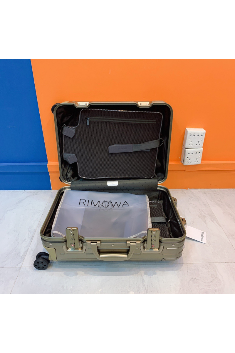 Rimowa Чемодан Aluminum M Premium 66x43x27 см