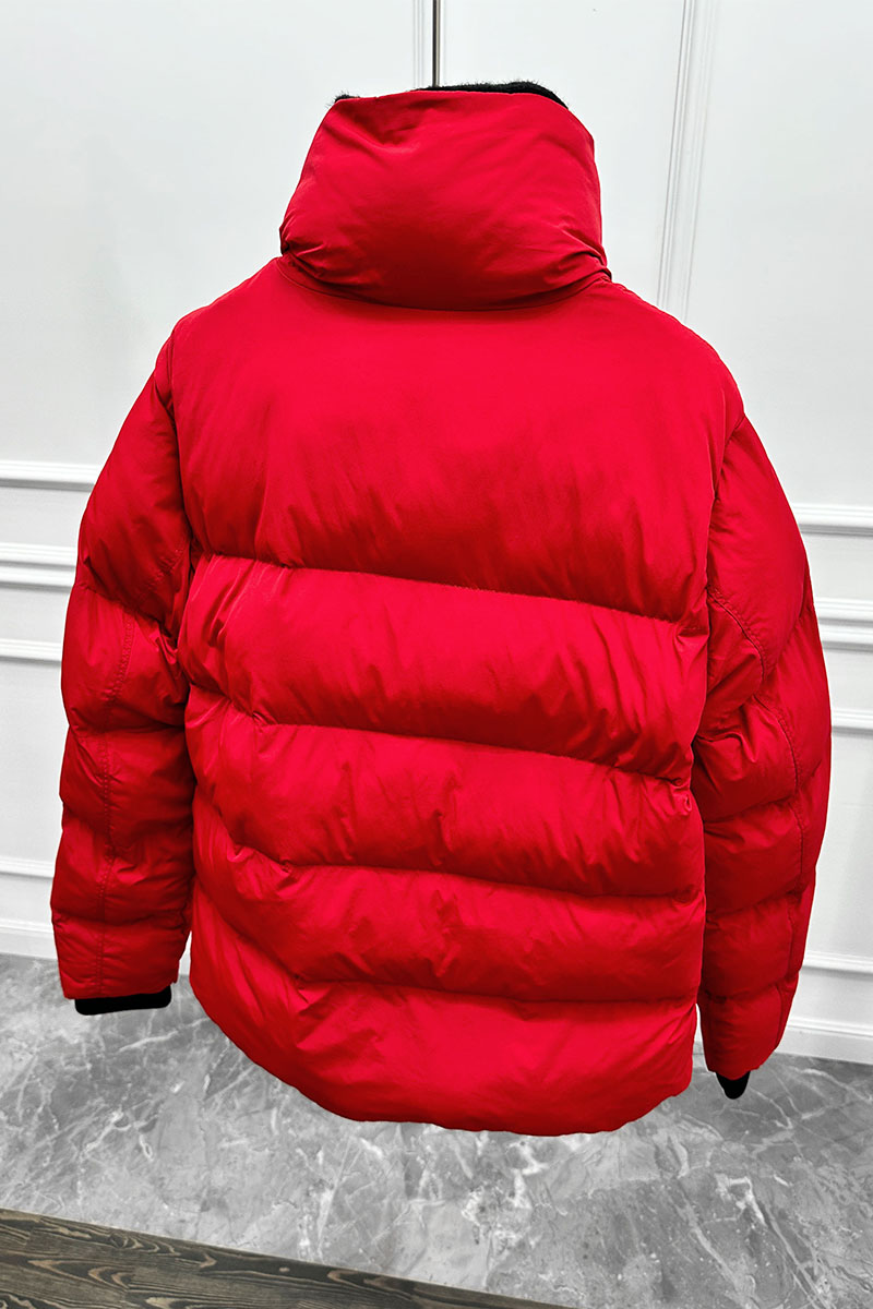 Moncler Мужской пуховик красного цвета