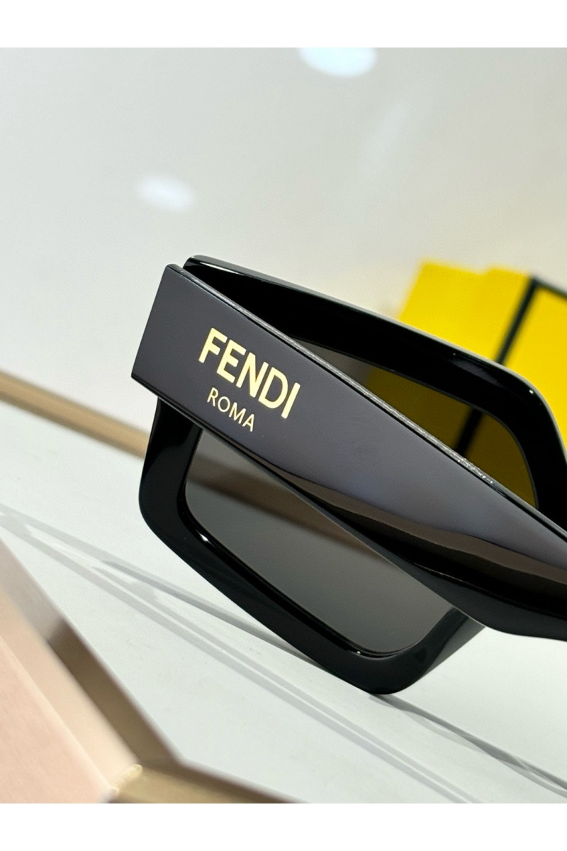 Fendi Солнцезащитные очки 